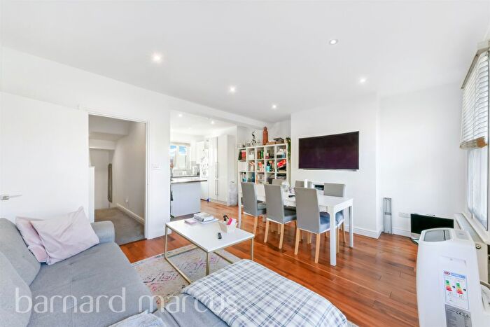 3 Bedroom Flat For Sale In Balvernie Grove, London, SW18