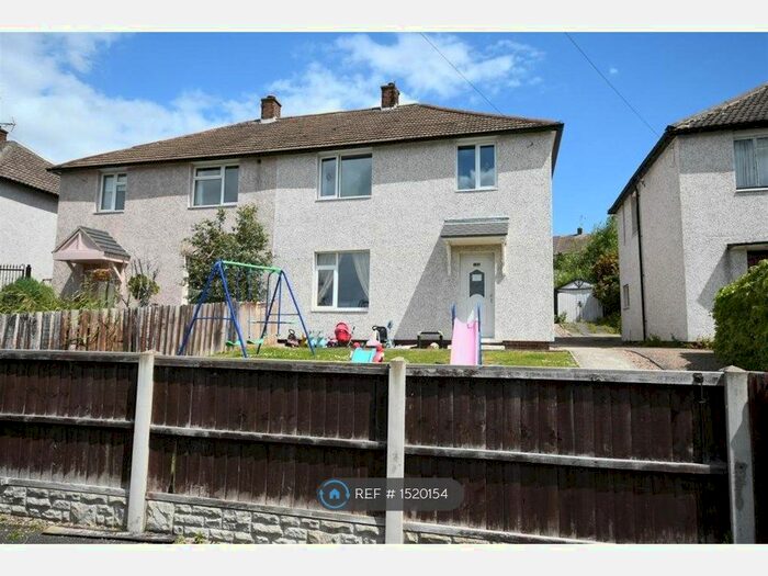 3 Bedroom Semi-Detached House To Rent In Valley Road, Mastin Moor, Chesterfield, S43