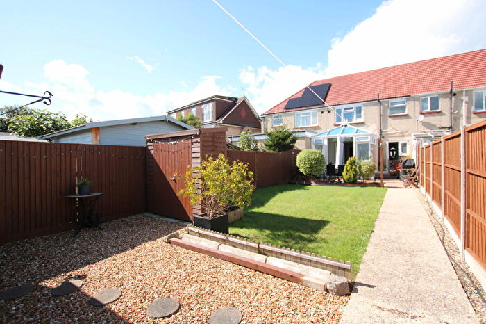 3 Bedroom Terraced House For Sale In Goldsmith Road, Worthing, BN14
