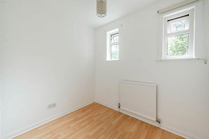 2 Bedroom Flat To Rent In Devonshire Road, Hatch End, Pinner, HA5