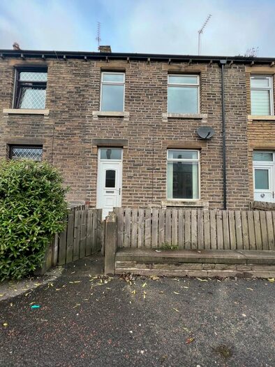 3 Bedroom Terraced House To Rent In Leeds Road, Bradley, HD2