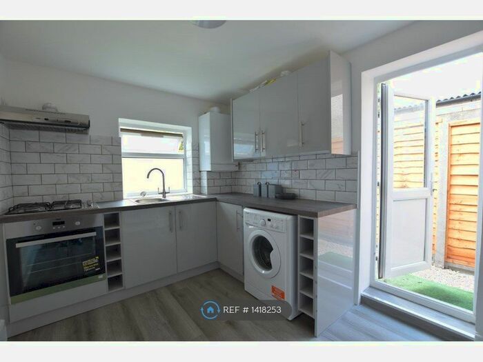 4 Bedroom Terraced House To Rent In Roslyn Road, London, N15