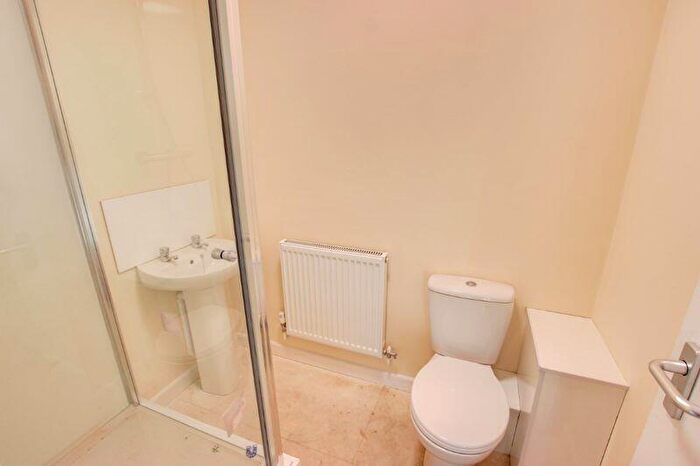 3 Bedroom Flat To Rent In Lower Bristol Road, Bath, BA2