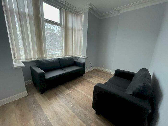 2 Bedroom Flat To Rent In Dickenson Road, Longsight, Manchester, M13