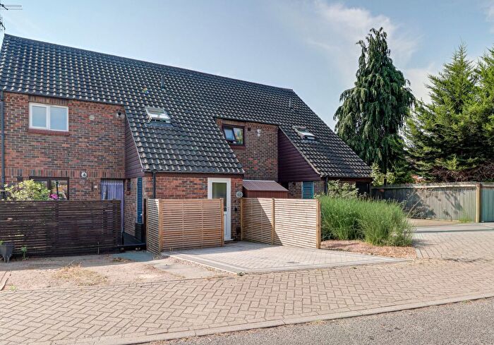 1 Bedroom Maisonette For Sale In Burnside, St. Albans, Hertfordshire, AL1