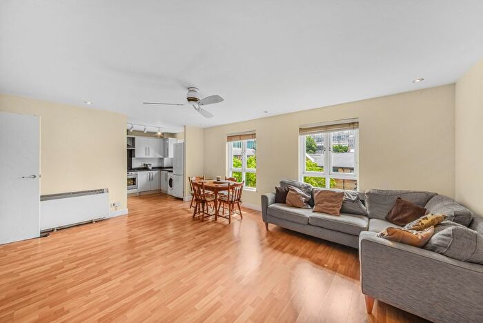 2 Bedroom Flat To Rent In Kempton Court, E1