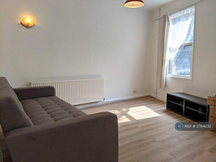 3 Bedroom Terraced House To Rent In St. Michaels Hill, Bristol, BS2