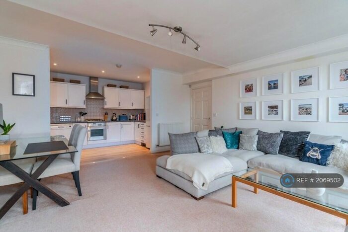 2 Bedroom Flat To Rent In The Mill, Wooburn Green, High Wycombe, HP10