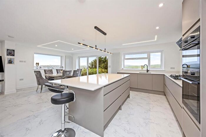 4 Bedroom Detached House For Sale In Lyminster Avenue, Hollingbury, Brighton, BN1