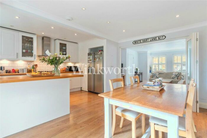 4 Bedroom End Of Terrace House To Rent In Finsbury Park Avenue, London, N4