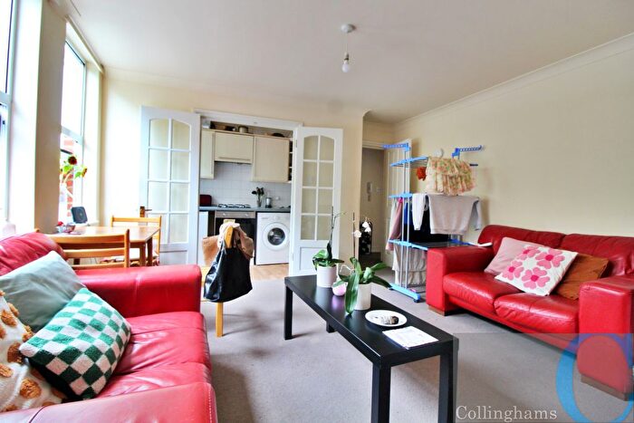 3 Bedroom Flat To Rent In Tooting Bec Road, London, SW17
