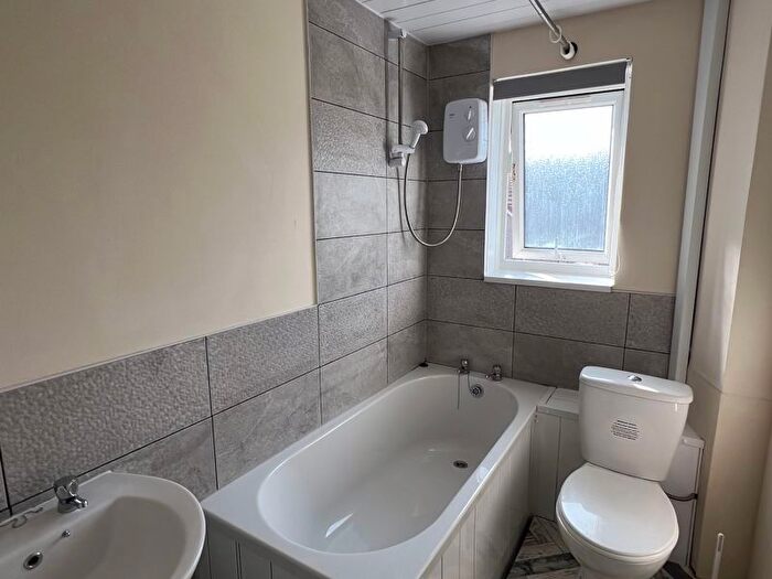 2 Bedroom Flat To Rent In Castle Street, The Barbican, Plymouth - Two Bedroom Apartment, PL1