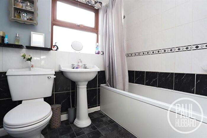 3 Bedroom End Of Terrace House For Sale In Lorne Park Road, Kirkley, NR33