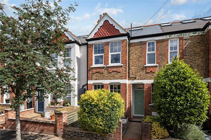 2 Bedroom Flat For Sale In Chilton Road, Kew, Surrey, TW9