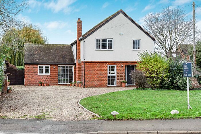 4 Bedroom Detached House For Sale In Castle Square, Benson, OX10