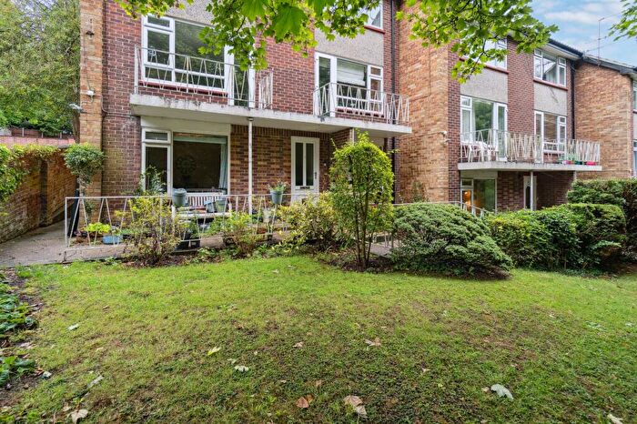 2 Bedroom Flat For Sale In Amersham Hill, High Wycombe, HP13