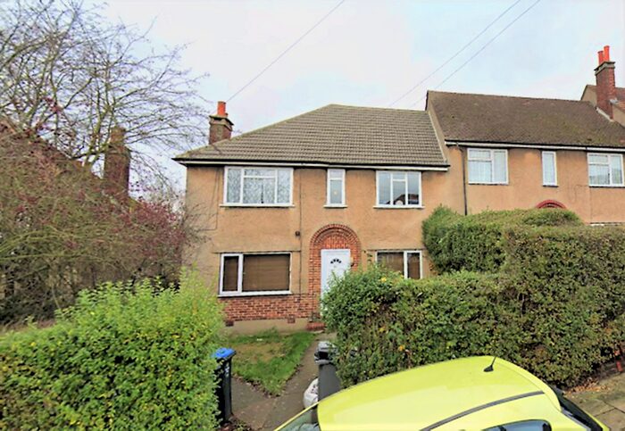 2 Bedroom Flat To Rent In Uphill Drive, London, NW9
