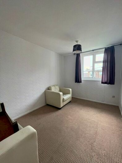 3 Bedroom Flat To Rent In Millfield Place, London, KT1