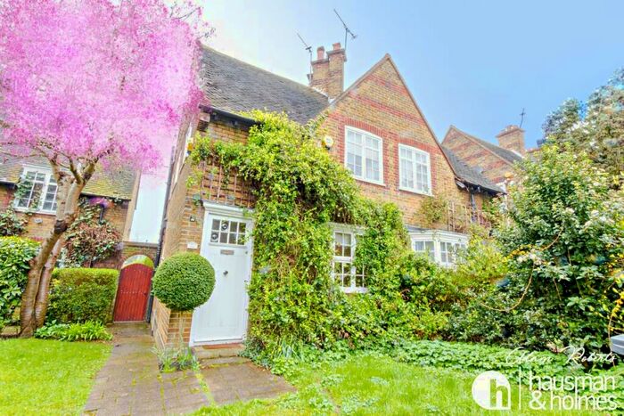 2 Bedroom Cottage To Rent In Westholm, Hampstead Garden Suburb, NW11