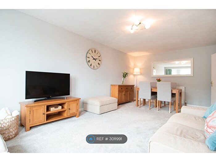 2 Bedroom Flat To Rent In West Bryson Road, Edinburgh, EH11