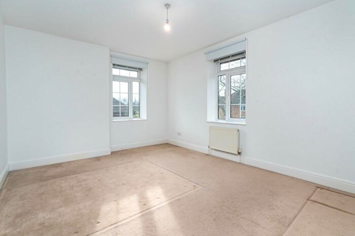 2 Bedroom Apartment To Rent In Sable Street, London, N1