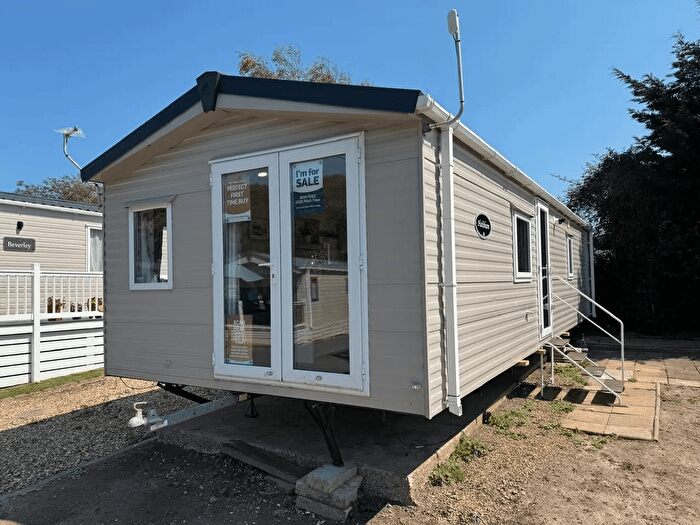 2 Bedroom Park Home For Sale In Hook Lane, Warsash, Southampton, SO31