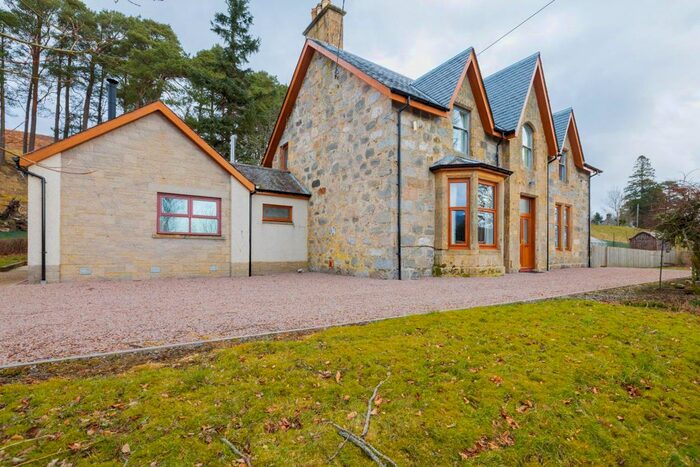 6 Bedroom Detached House For Sale In Balgowan, Newtonmore, PH20