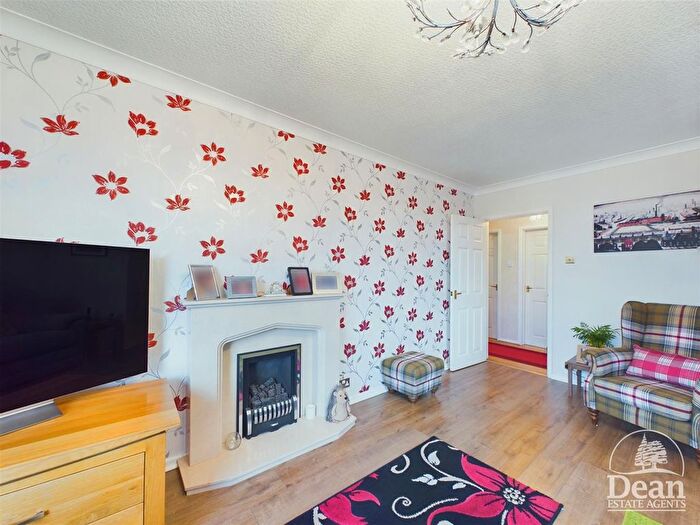 2 Bedroom Detached Bungalow For Sale In Springfield Drive, Cinderford, GL14