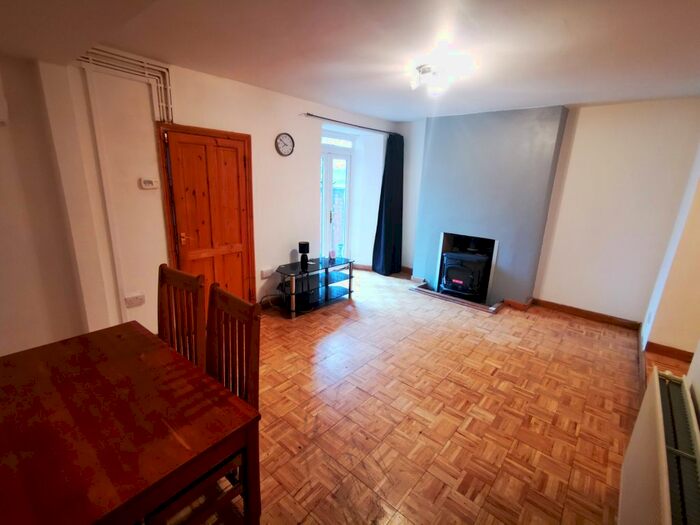 Studio To Rent In Springfield, Hollybush NP12