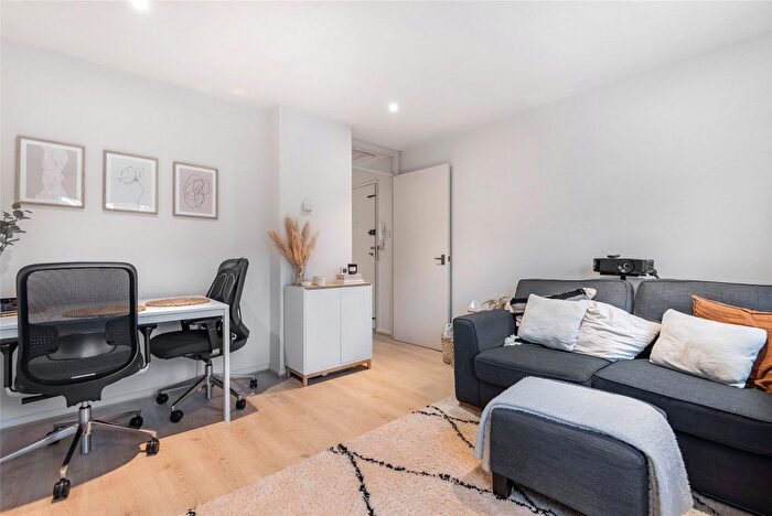 1 Bedroom Flat To Rent In Streatham High Road, London, SW16