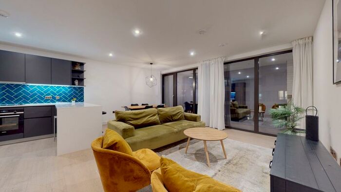 3 Bedroom Flat To Rent In Hackney Road, E2