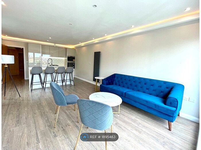 3 Bedroom Flat To Rent In Lavender Hill, London, SW11