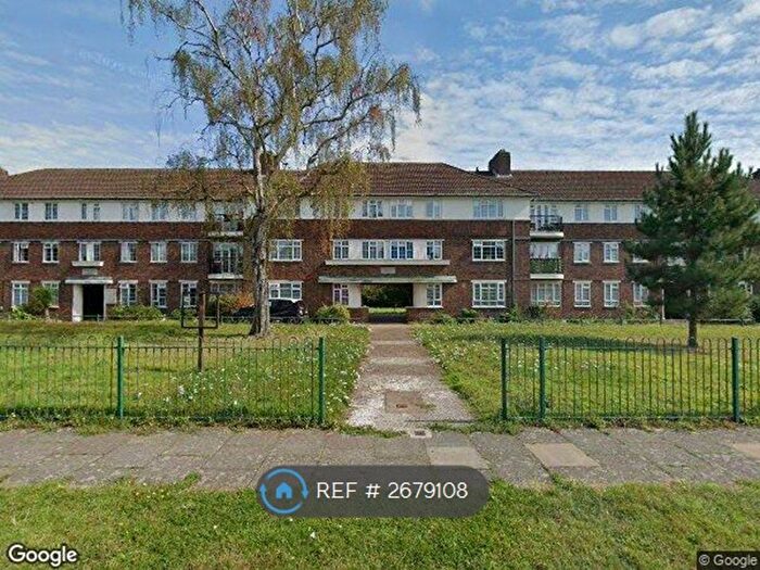 3 Bedroom Flat To Rent In Ashridge Court, London, N14