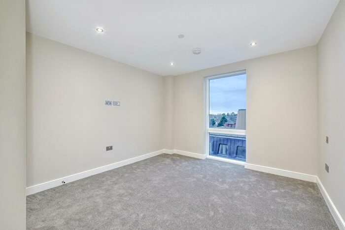 1 Bedroom Flat For Sale In Junction Court, Station Road, Watford, Hertfordshire, WD17