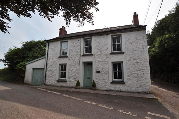 3 Bedroom Property For Sale In Llanybri, Carmarthen, SA33