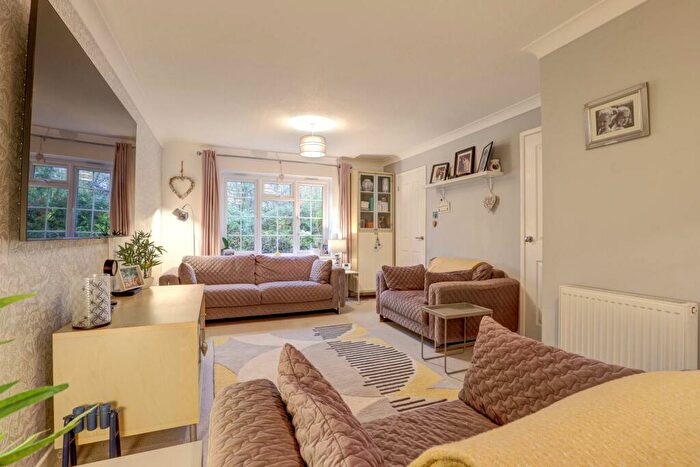 3 Bedroom Terraced House For Sale In Lockeridge Close, Blandford Forum, DT11