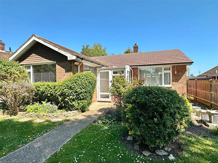 2 Bedroom Bungalow For Sale In Lyndale Close, Milford On Sea, Lymington, Hampshire, SO41