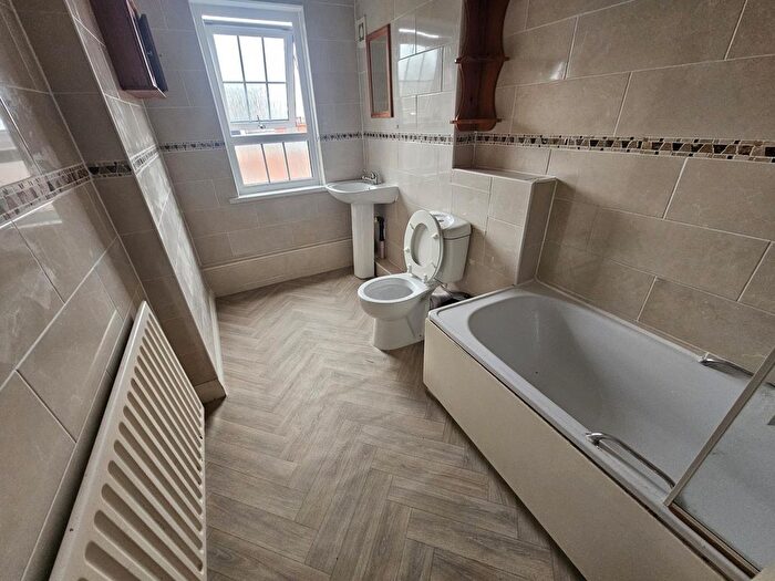 7 Bedroom Semi Detached House To Rent In Inglewood Terrace, Leeds, LS6