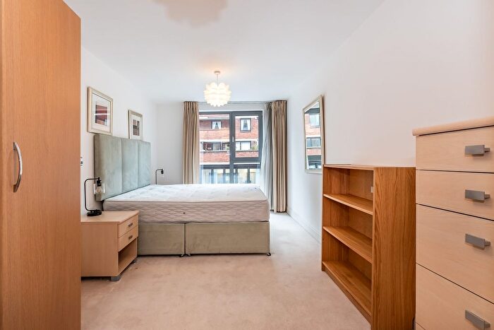 1 Bedroom Flat To Rent In Vauxhall Bridge Road, London, SW1V