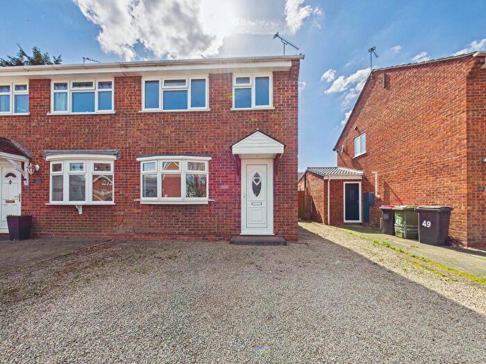 3 Bedroom Semi Detached House For Sale In Charnwood Drive, Hartshill, CV10