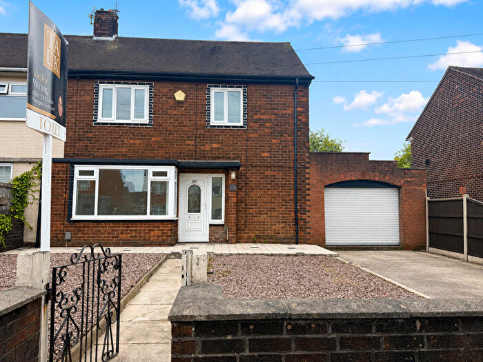 4 Bedroom Semi-Detached House To Rent In Windermere Road, Manchester, M24