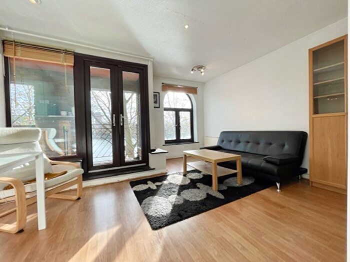 2 Bedroom Flat To Rent In Brunswick Quay, London, SE16