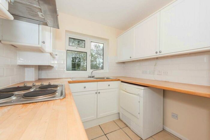 2 Bedroom Apartment To Rent In Quilter Close, Luton, LU3