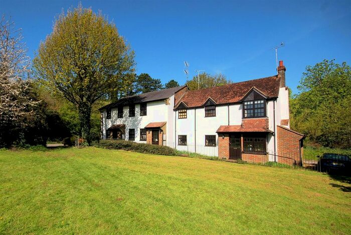 2 Bedroom Flat To Rent In South Street, Wendover, Aylesbury, HP22