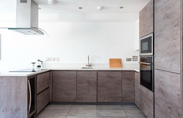 2 Bedroom Flat To Rent In Cornwall Road, London, SE1