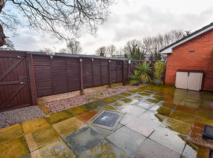 2 Bedroom Semi-Detached Bungalow For Sale In Shetland Drive, Bromborough, CH62