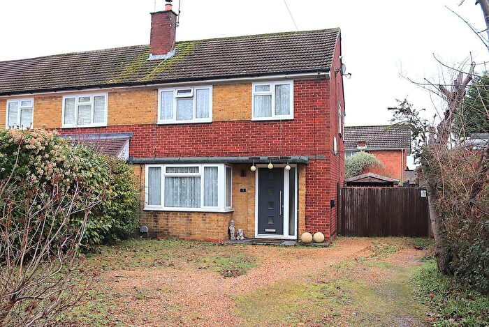 3 Bedroom Semi Detached House For Sale In Chiltern Avenue, Farnborough, GU14