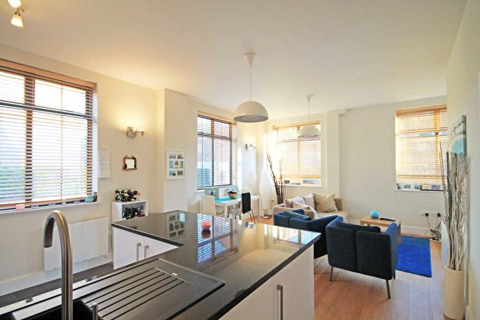 2 Bedroom Flat To Rent In Holly Road, Twickenham, TW1