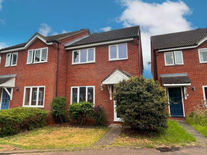 3 Bedroom House To Rent In Bettridge Place, Wellesbourne, CV35