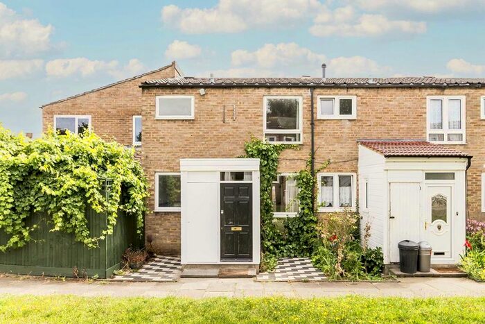 3 Bedroom Property To Rent In Halston Close, London, SW11